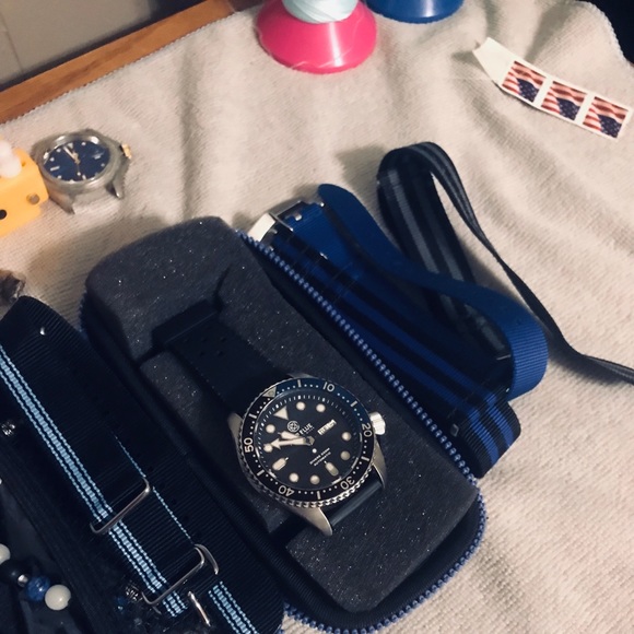 (Sold) Deep blue diver watch - Picture 2 of 3